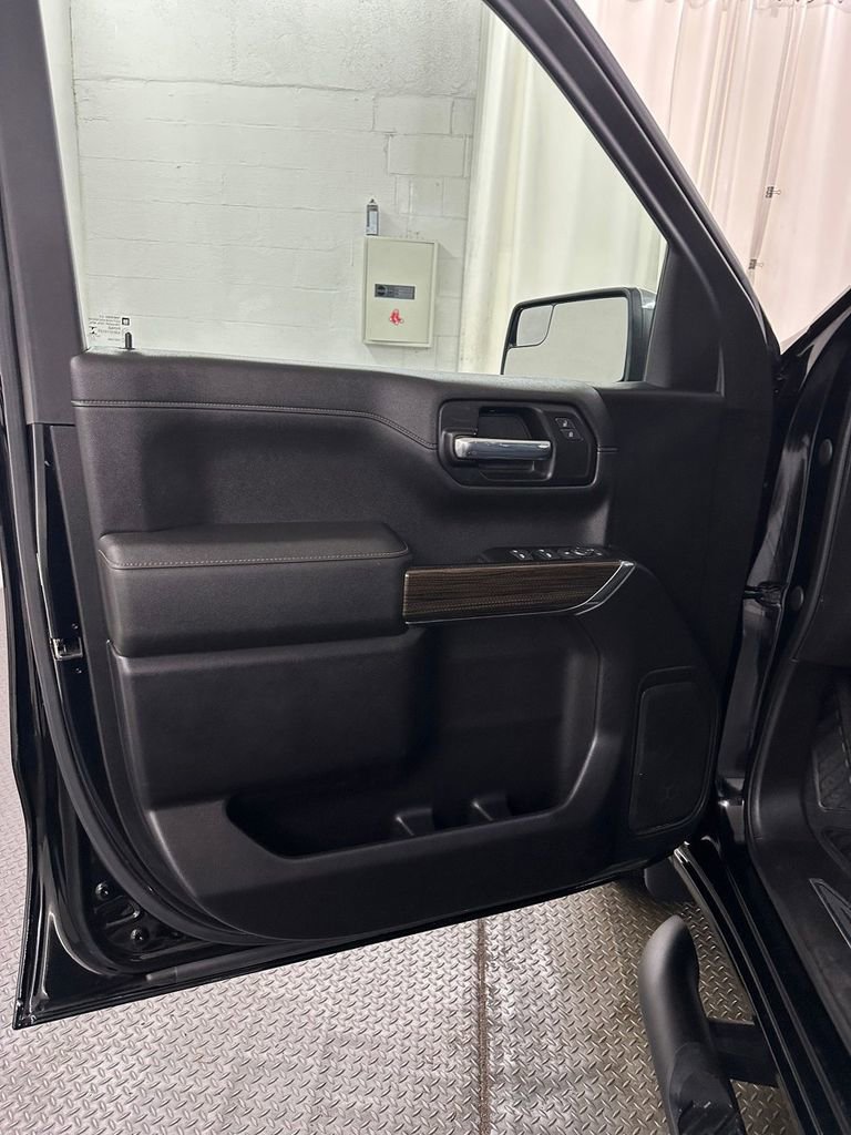 Used 2022 Chevrolet Silverado 1500 LT AWD/4WD image 8