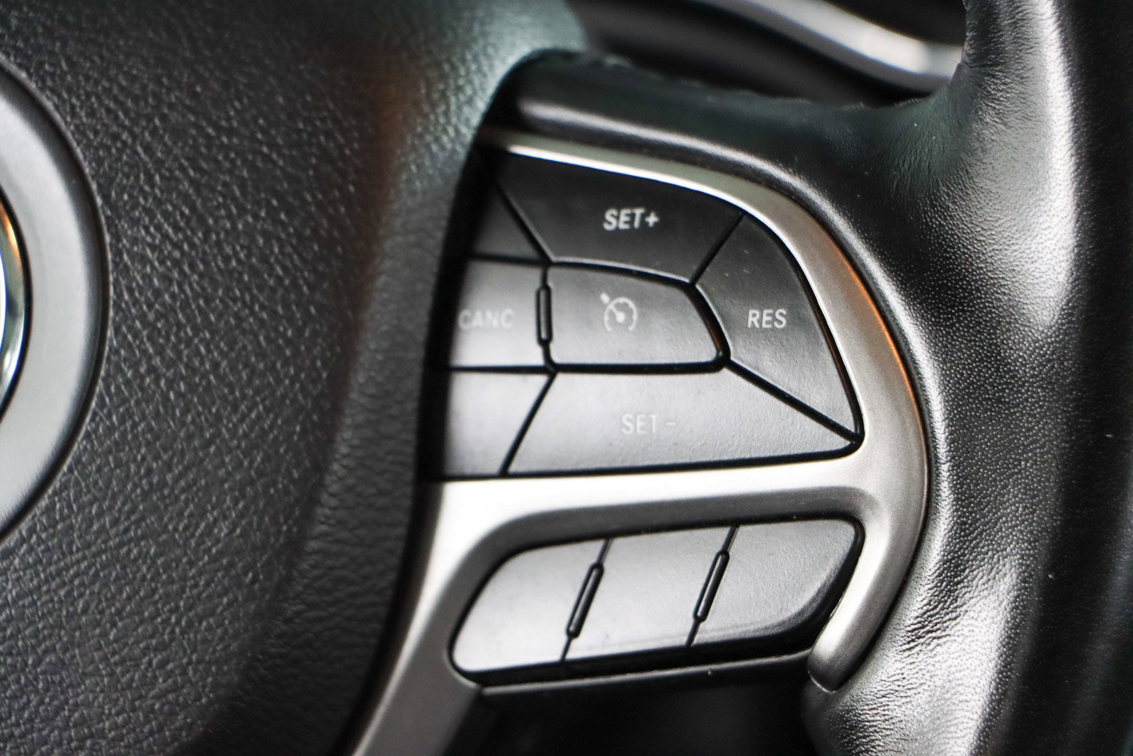 Used 2022 Jeep Grand Cherokee Limited image 14