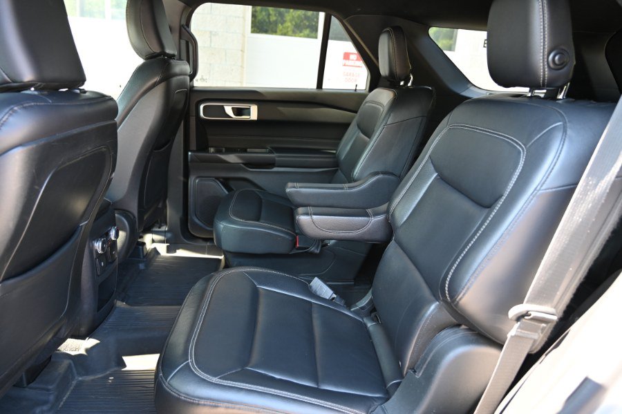 Used 2020 Ford Explorer XLT w/ Equipment Group 202A AWD/4WD image 16