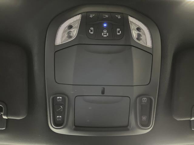 Used 2025 Chrysler Pacifica Limited image 24