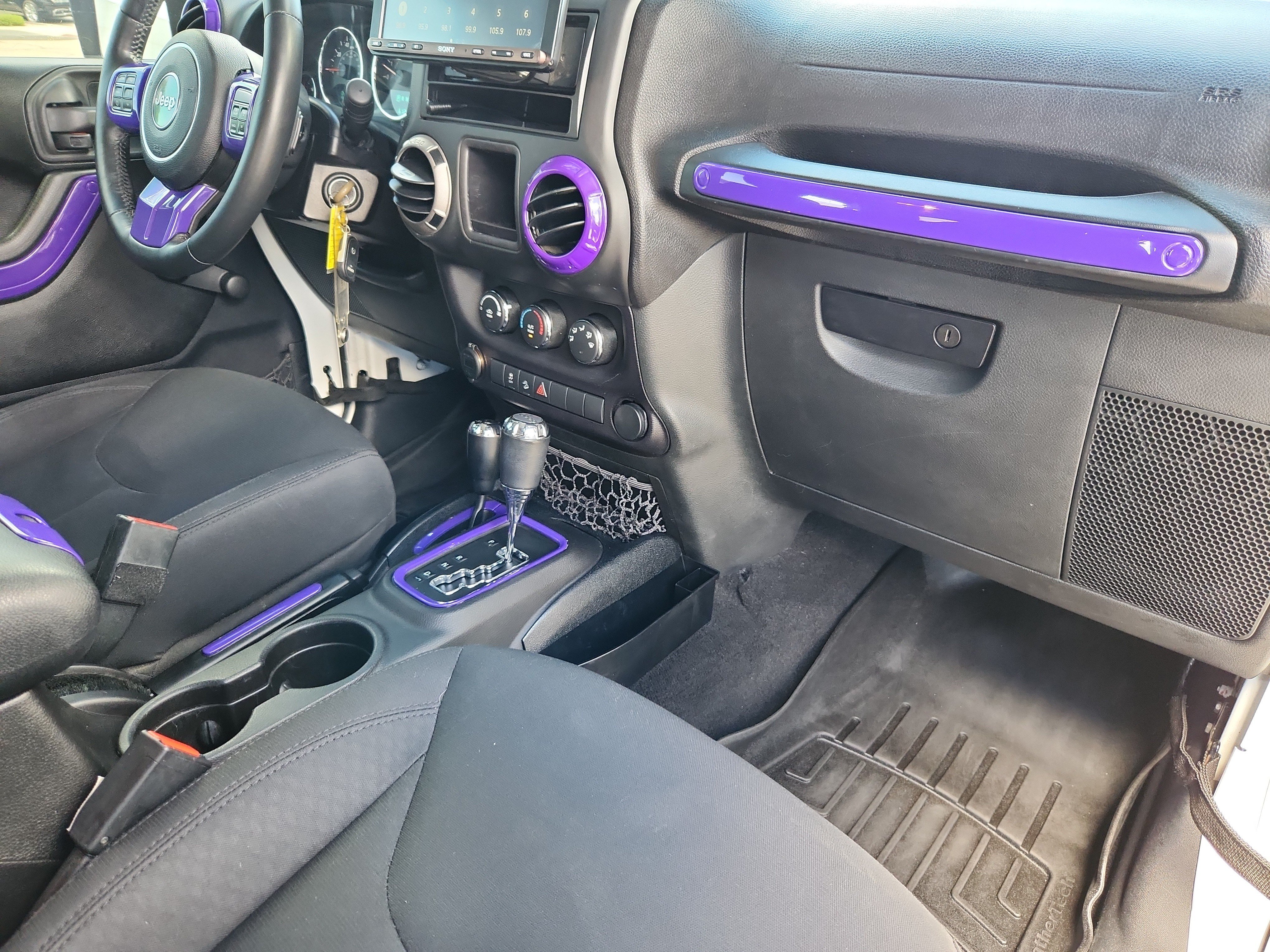 Used 2015 Jeep Wrangler Unlimited Sport w/ Connectivity Group AWD/4WD image 17