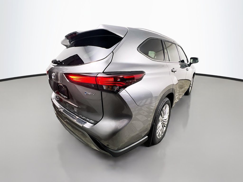 New 2026 Toyota Highlander Platinum AWD/4WD image 3