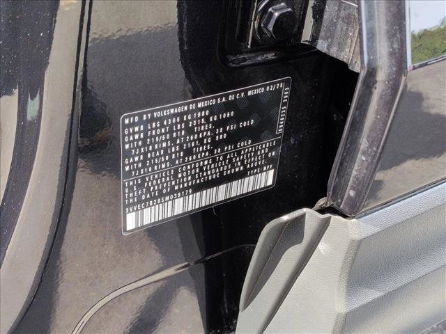 Used 2025 Volkswagen Taos SE w/ Panoramic Sunroof Package FWD image 27