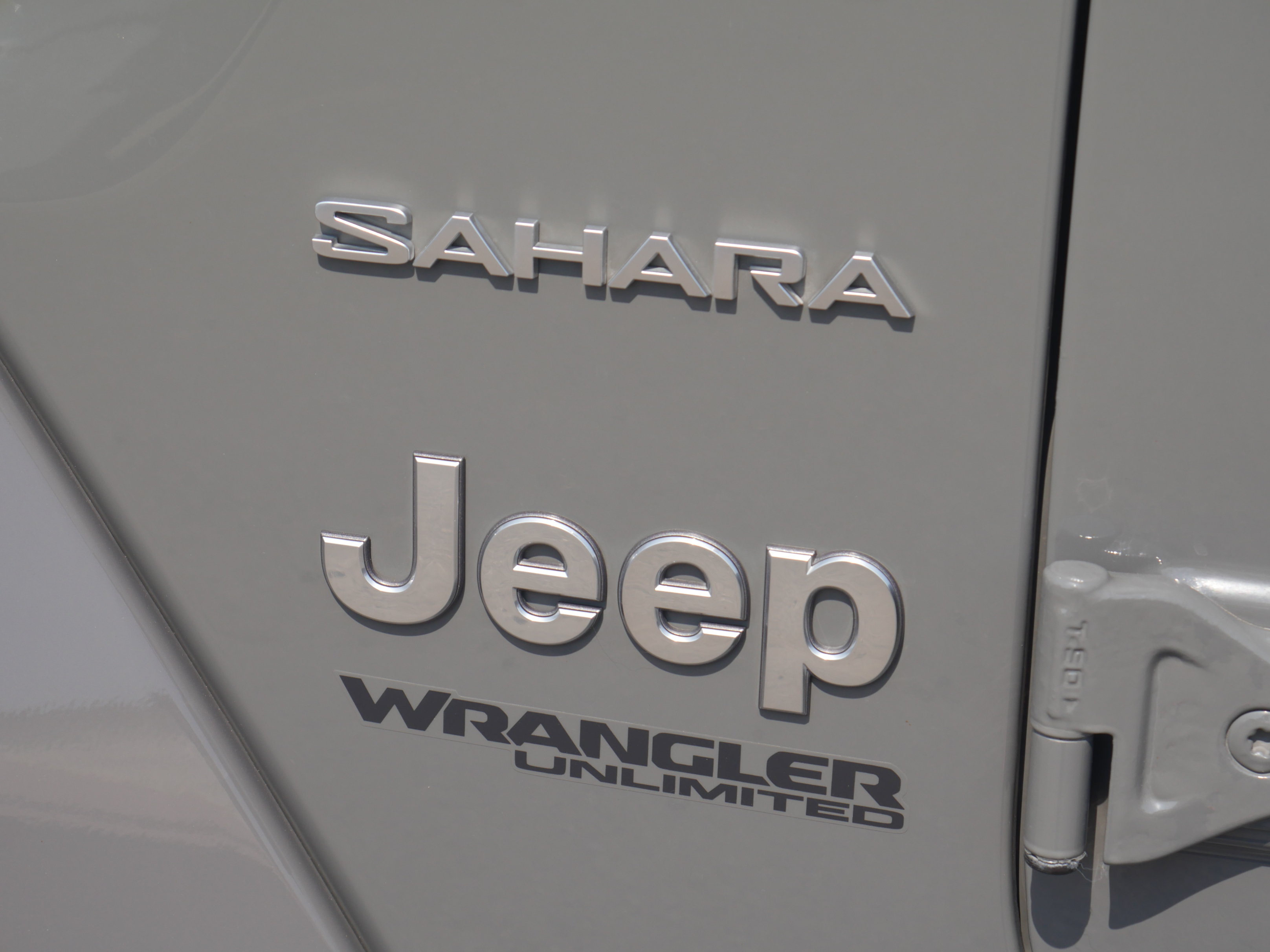 Used 2018 Jeep Wrangler Unlimited Sahara AWD/4WD image 16