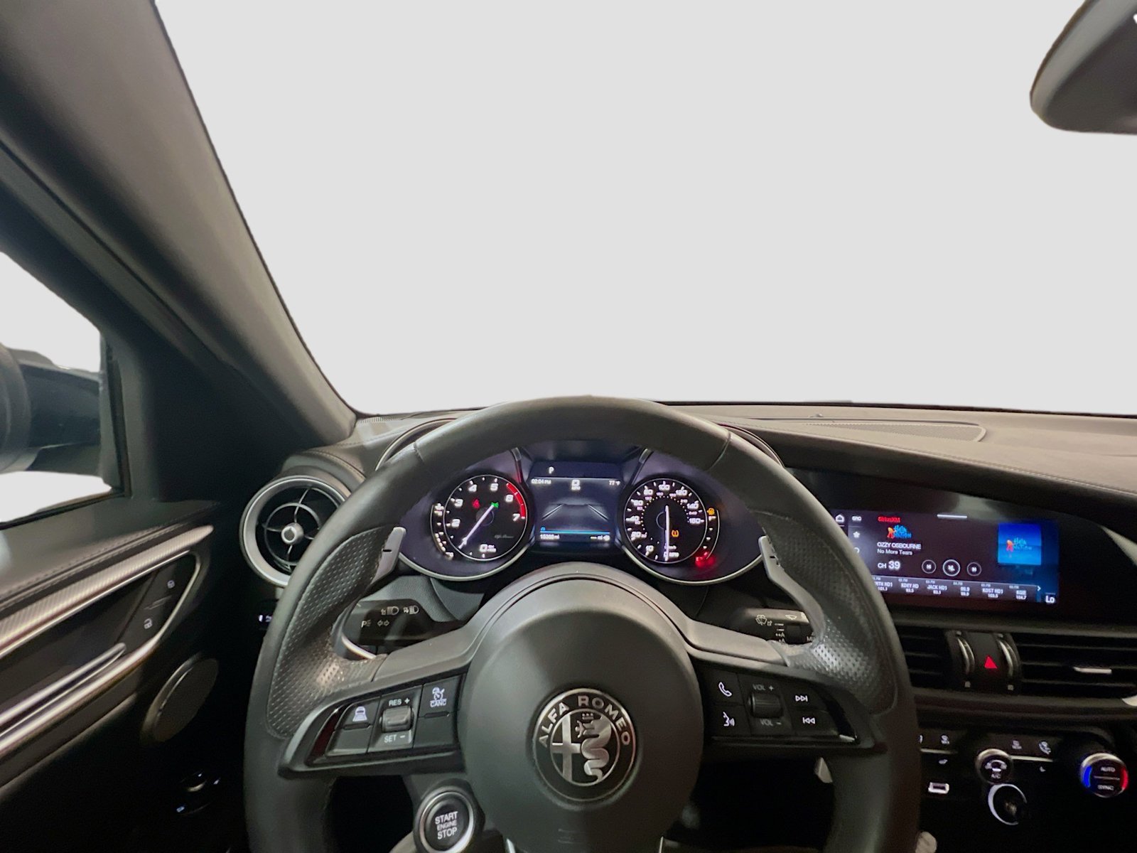 Used 2023 Alfa Romeo Giulia Veloce RWD image 7