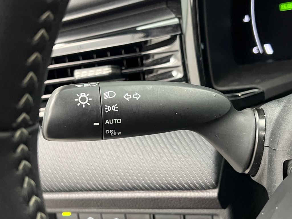 Used 2025 Toyota Camry SE image 42