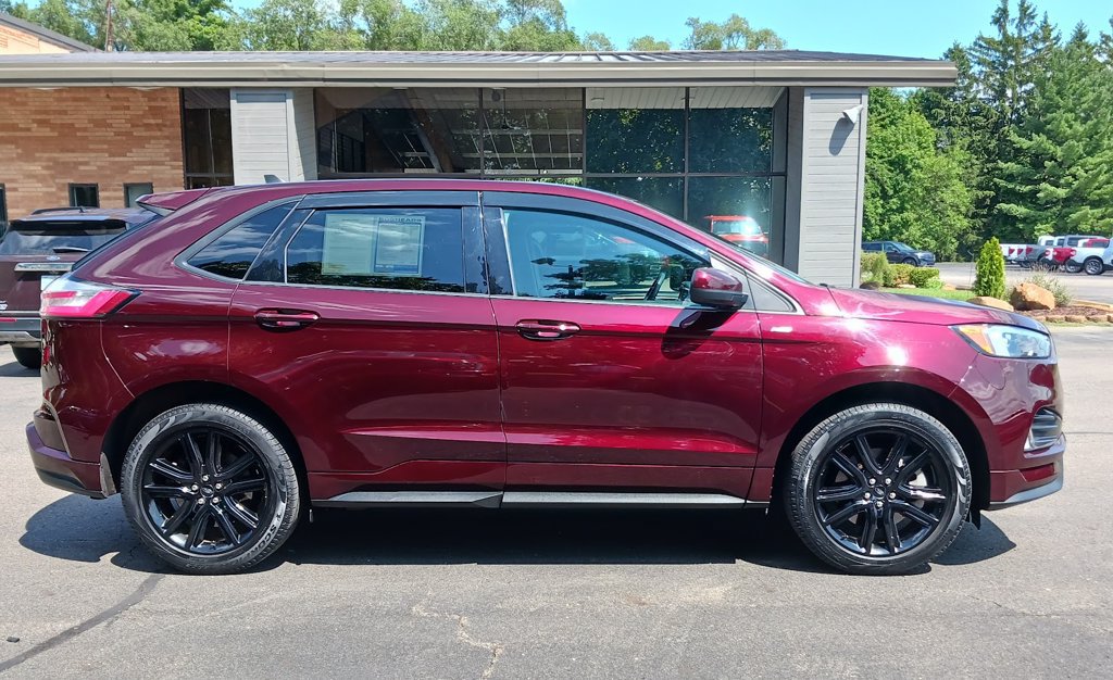Used 2024 Ford Edge ST-Line w/ Class II Trailer Tow Package AWD/4WD image 17