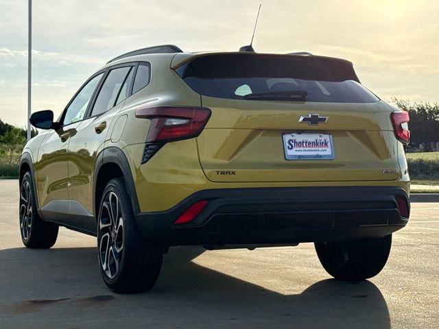 Used 2024 Chevrolet Trax RS w/ Sunroof Package FWD image 6