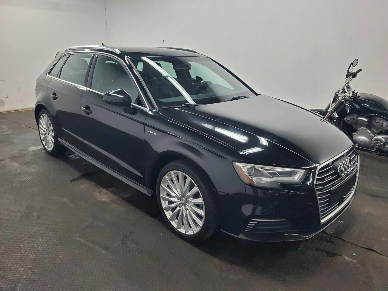Used 2017 Audi A3 e-tron Premium Plus w/ Technology Package image 3