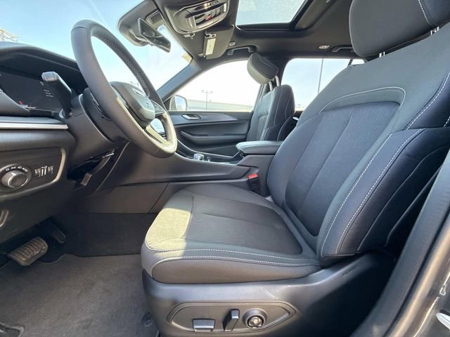 New 2026 Jeep Grand Cherokee Laredo image 8