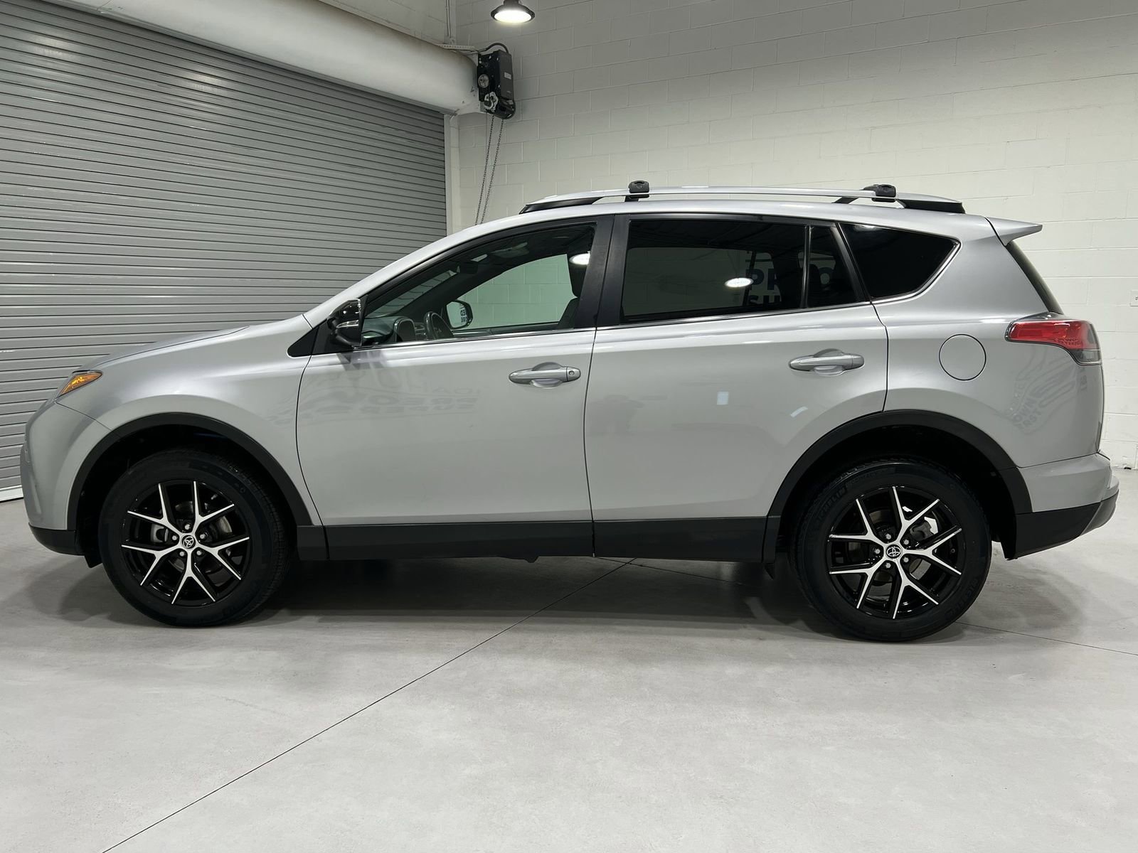 Used 2017 Toyota RAV4 SE w/ Power Extra Value Package image 5
