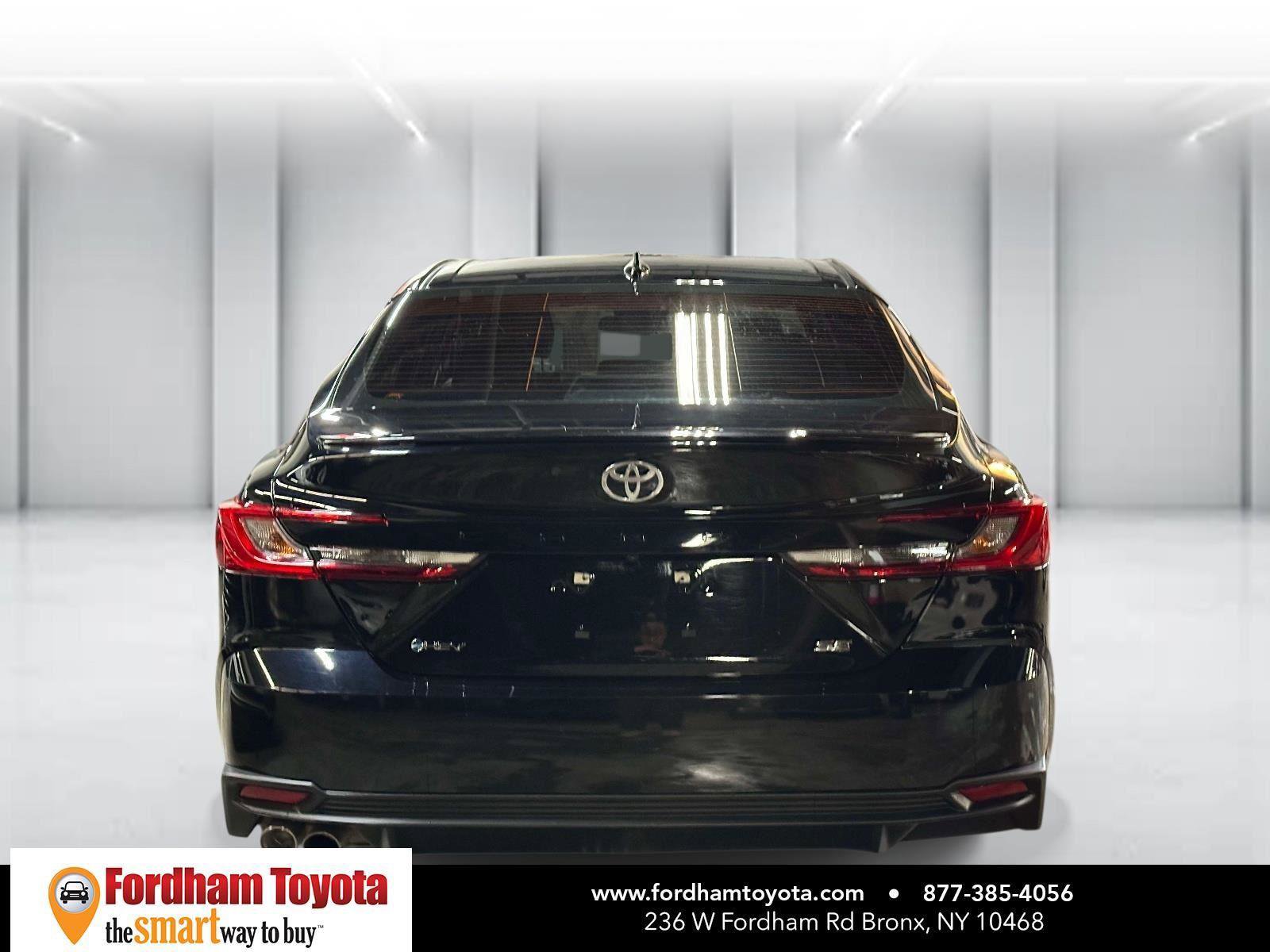 Used 2025 Toyota Camry SE image 5
