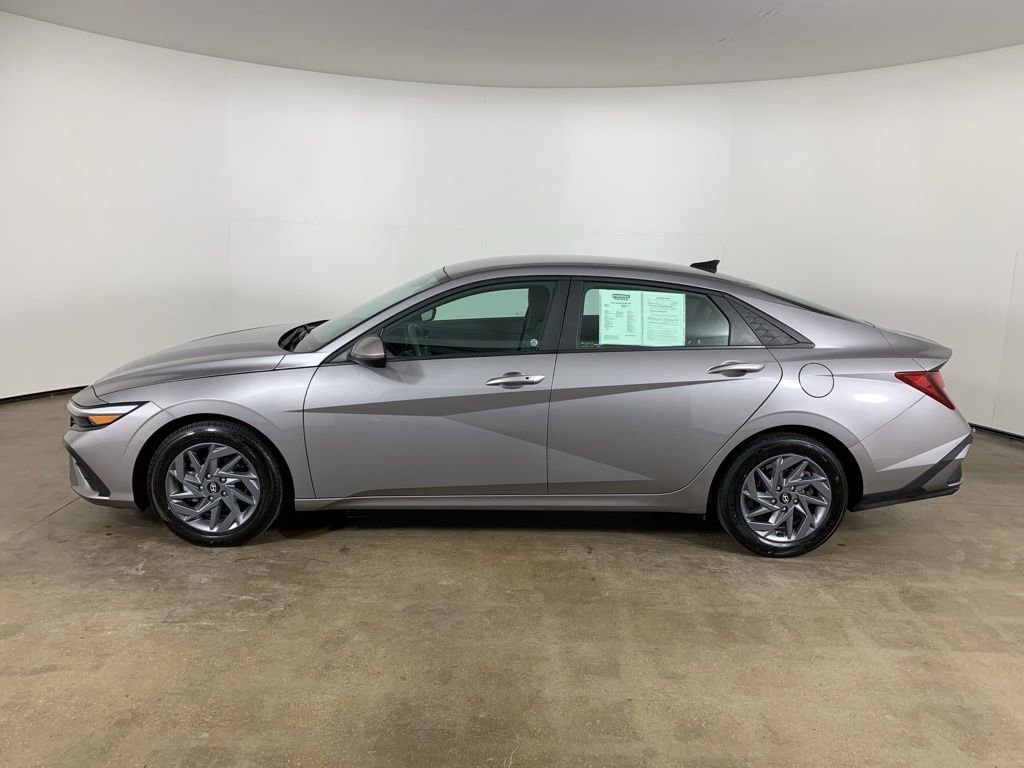 Used 2024 Hyundai Elantra SEL image 16