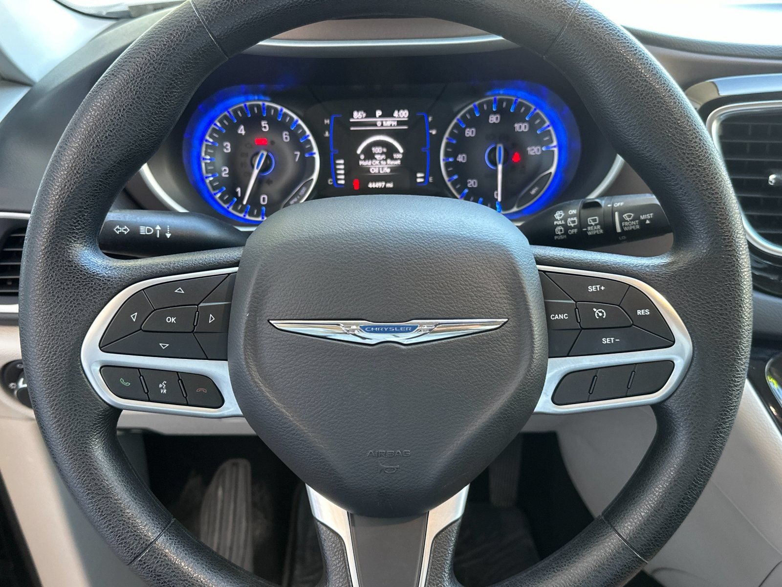 Used 2019 Chrysler Pacifica Touring Plus w/ Tire & Wheel Group FWD image 28