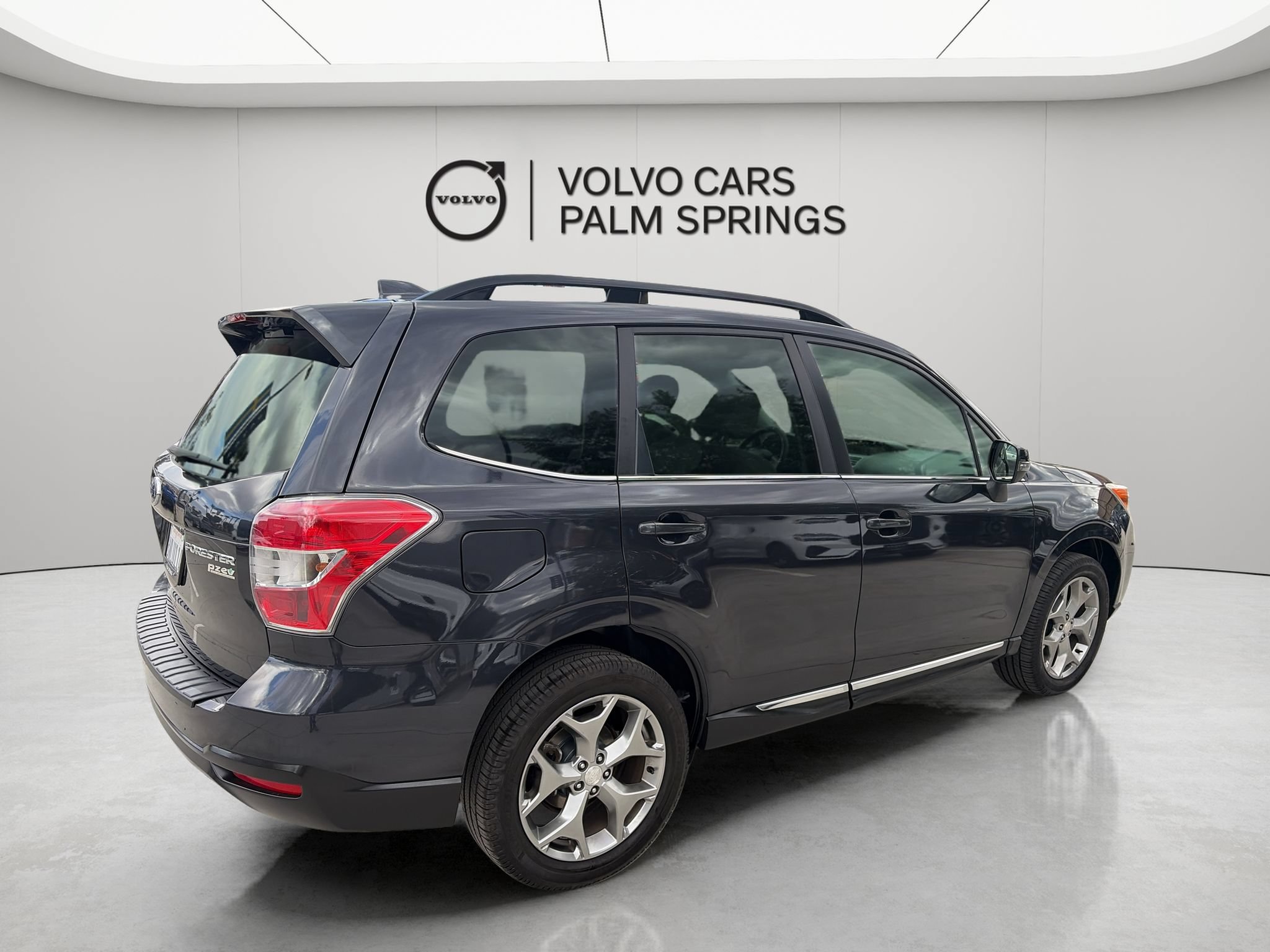 Used 2016 Subaru Forester 2.5i Touring w/ Eyesight & Navigation System AWD/4WD image 4