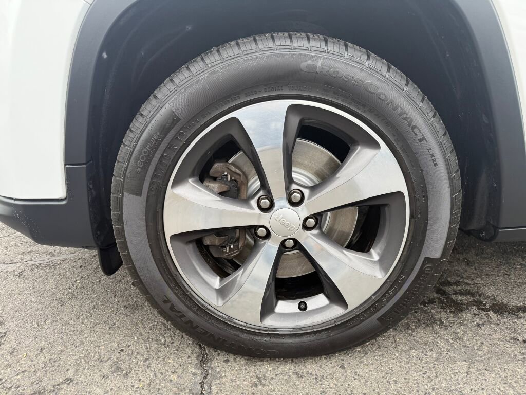 Used 2019 Jeep Cherokee Limited AWD/4WD image 36