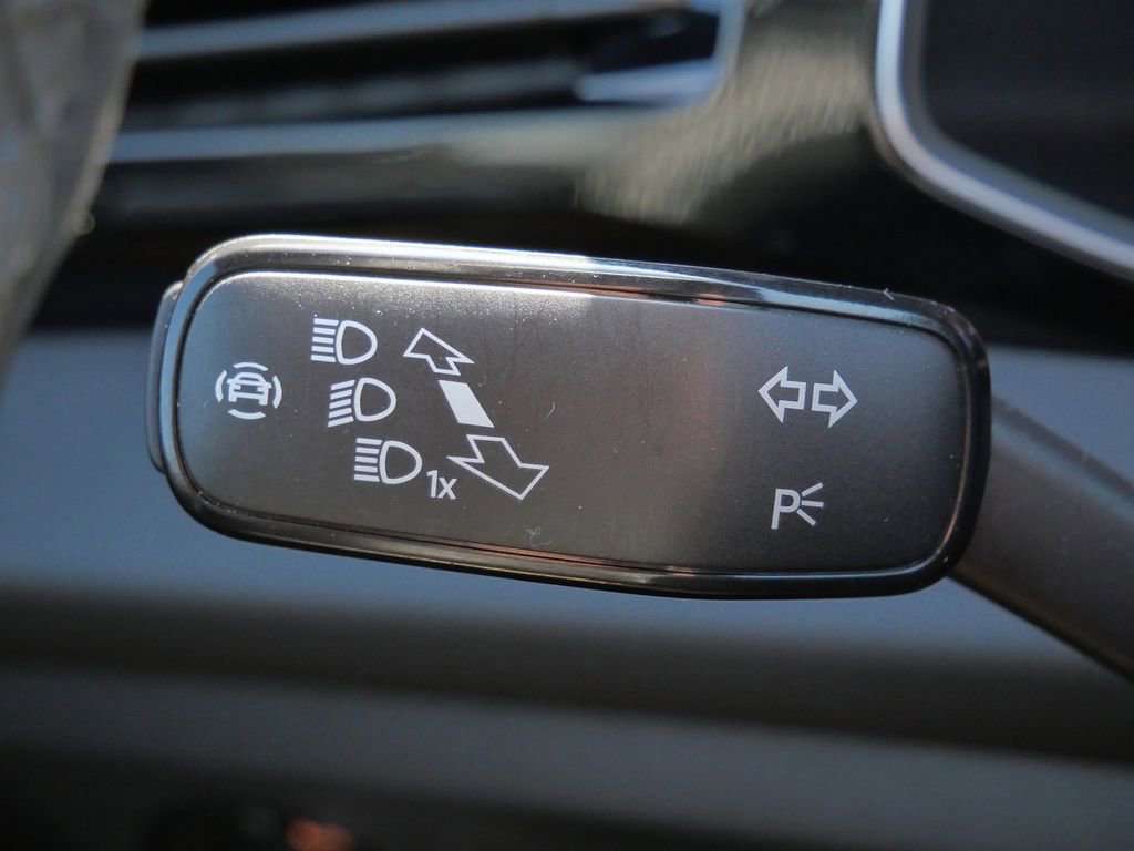 Used 2025 Volkswagen Jetta Sport image 48