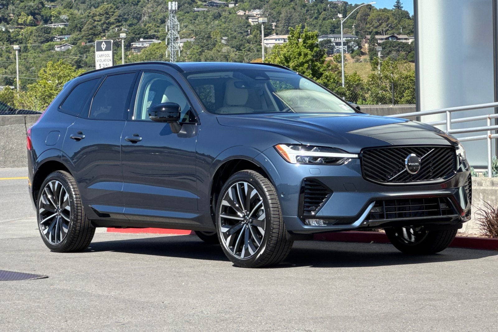 New 2026 Volvo XC60 B5 Ultra w/ Climate Package AWD/4WD image 9