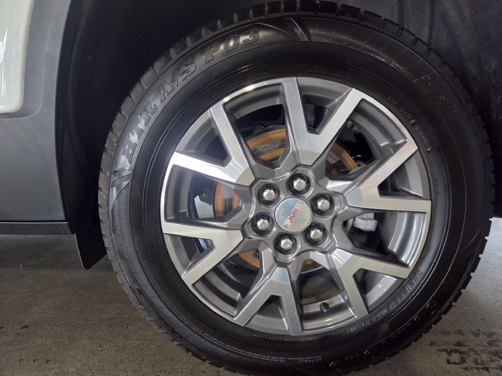Used 2023 GMC Acadia SLE w/ Driver Convenience Package FWD image 20