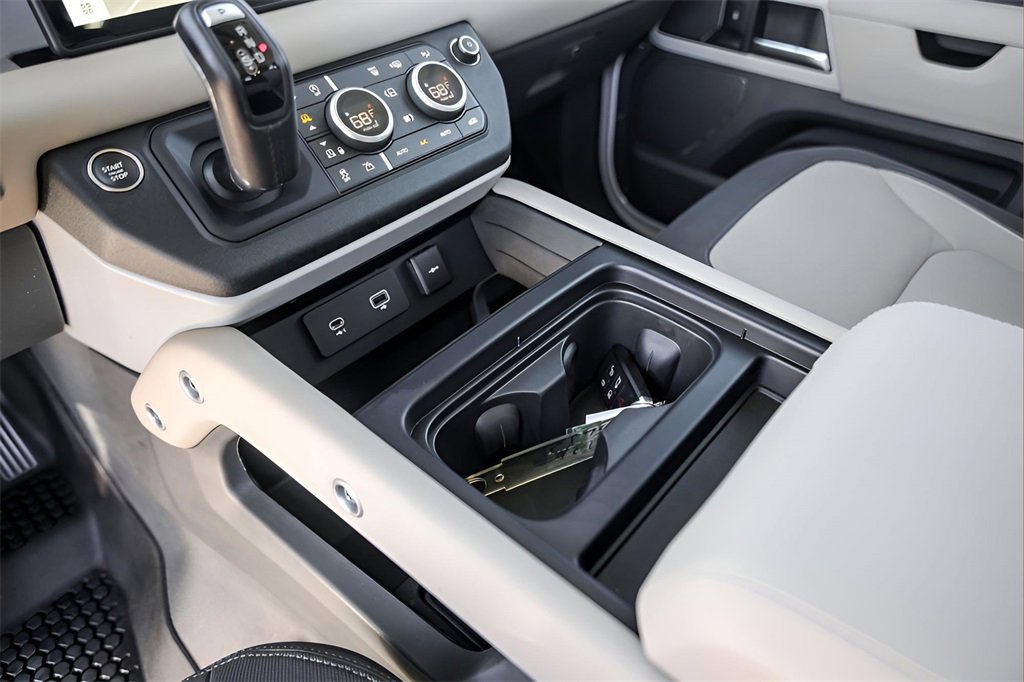 Used 2024 Land Rover Defender 110 X-Dynamic SE image 20