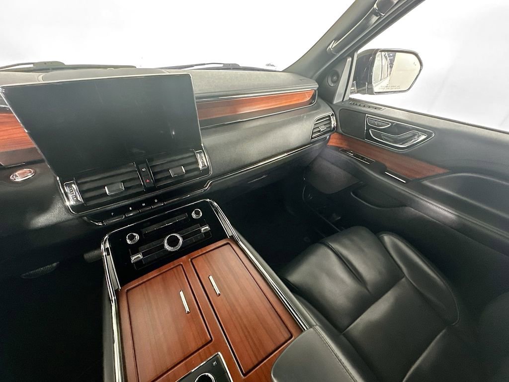 Used 2022 Lincoln Navigator L Standard image 11