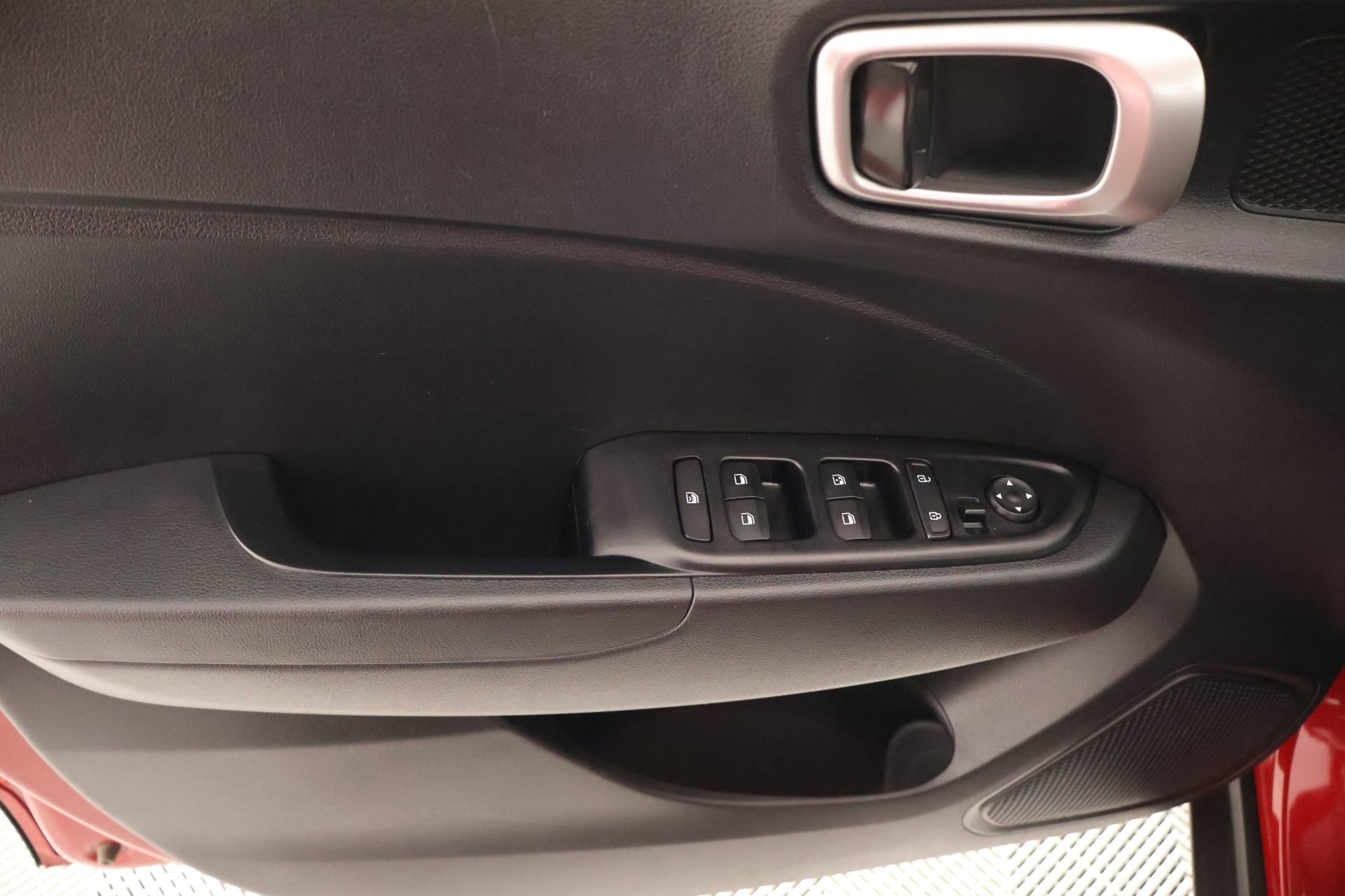 Used 2025 Hyundai Venue SEL FWD image 15