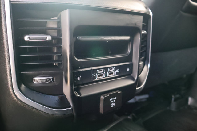Used 2025 RAM 2500 Laramie AWD/4WD image 9