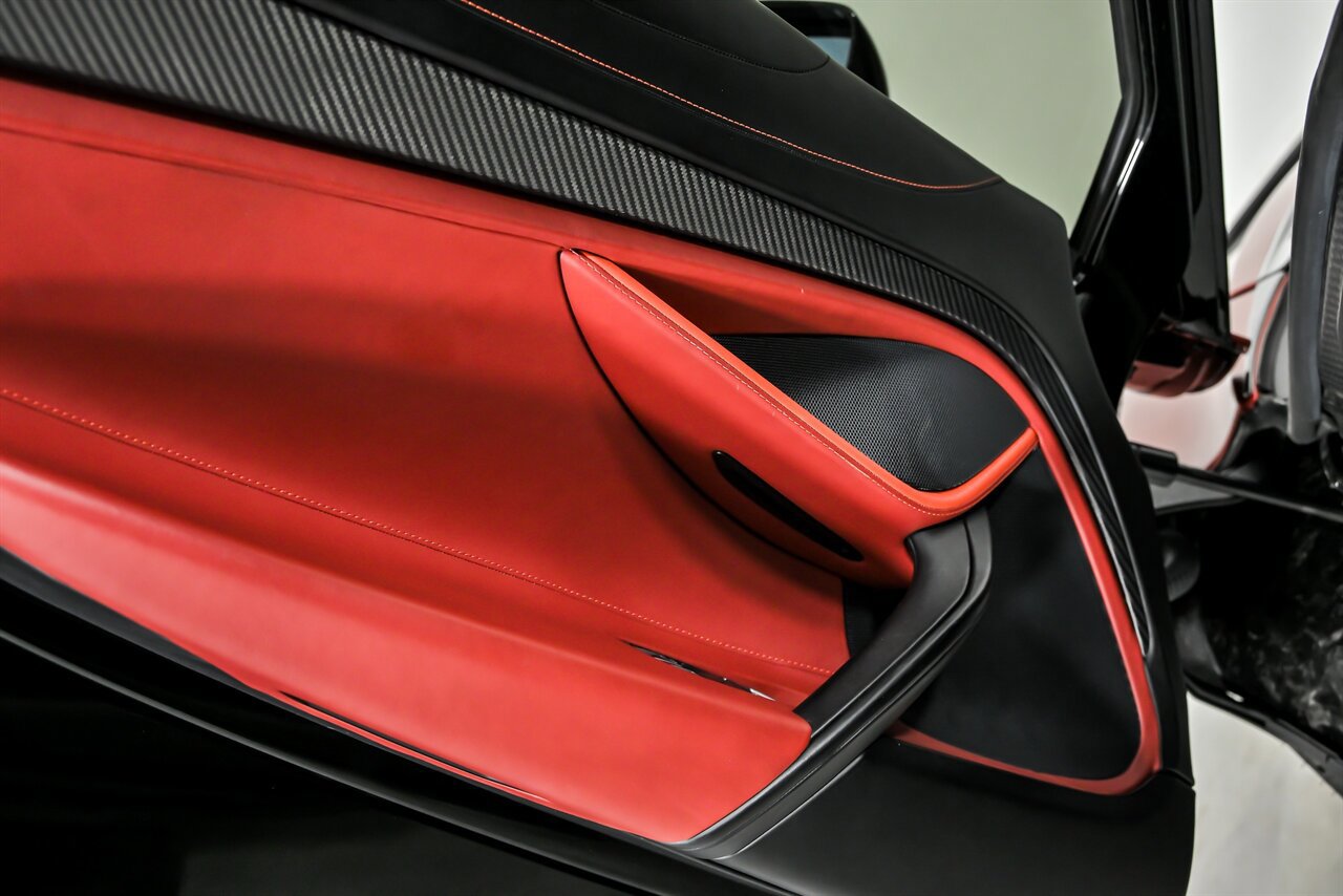 Used 2018 McLaren 720S image 24