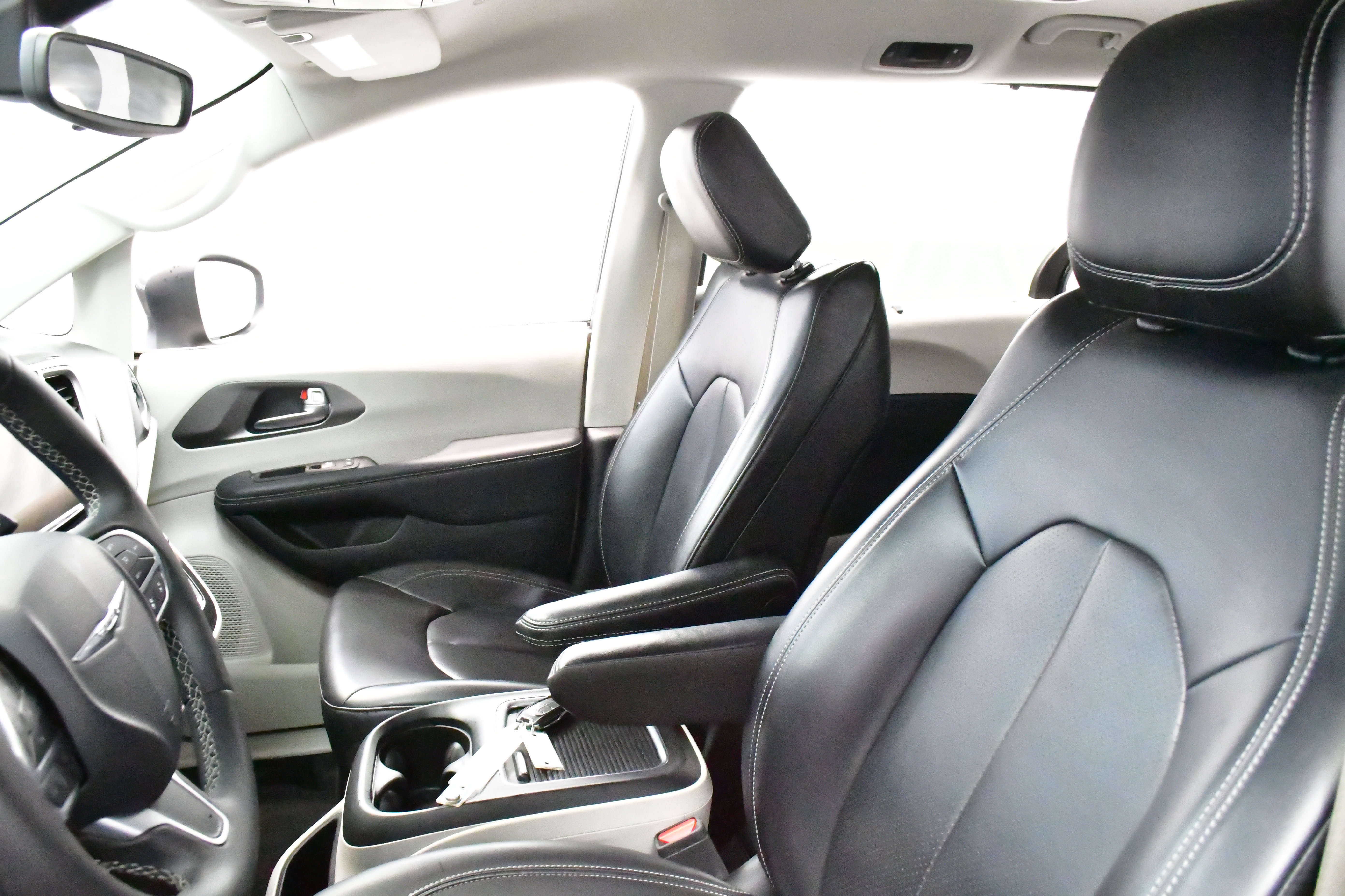 Used 2023 Chrysler Pacifica Limited image 21