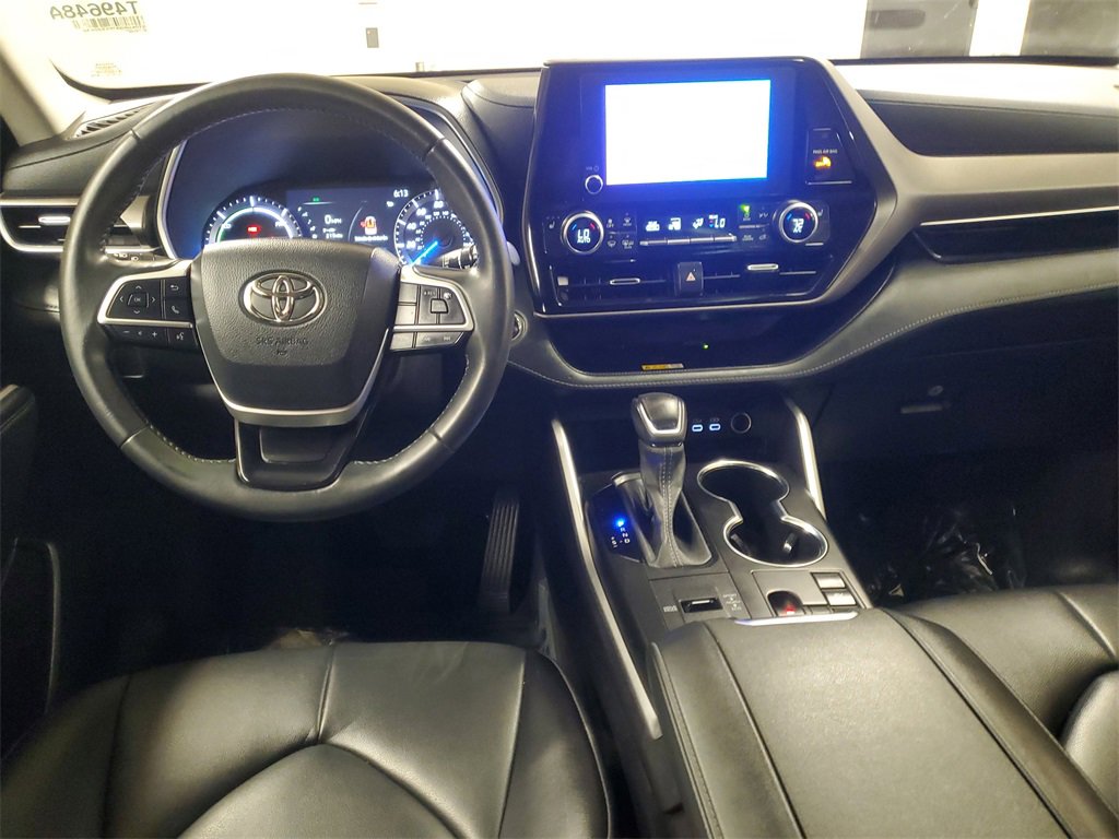 Certified 2023 Toyota Highlander XLE image 10