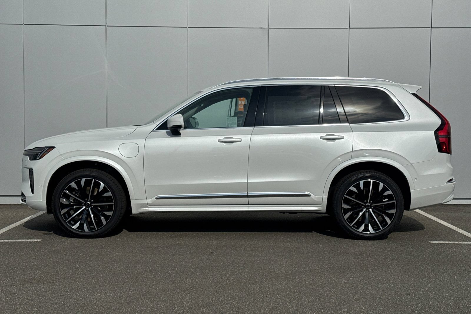 New 2026 Volvo XC90 T8 Ultra w/ Protection Package AWD/4WD image 2