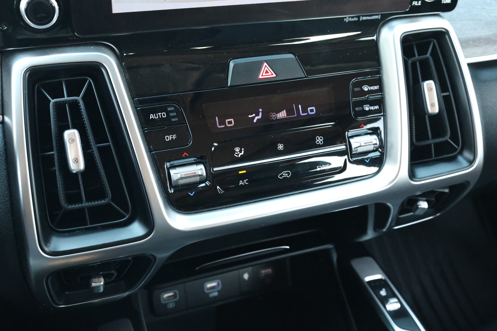 Used 2022 Kia Sorento EX w/ Panoramic Sunroof Package FWD image 23