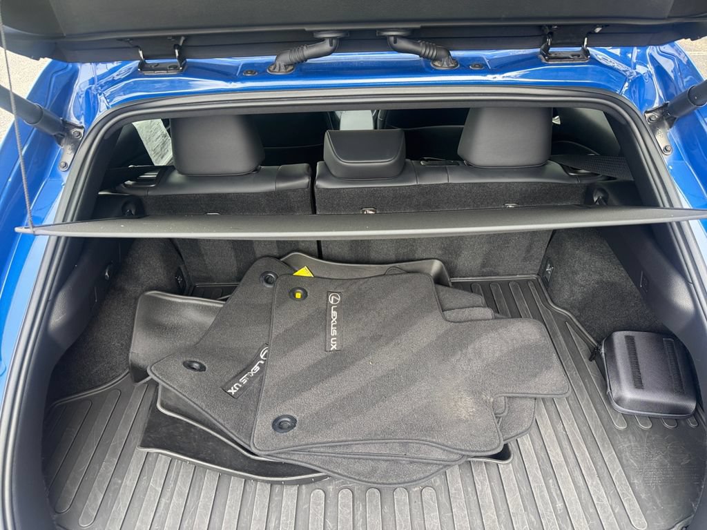 Used 2024 Lexus UX 250h AWD w/ Premium Package image 17