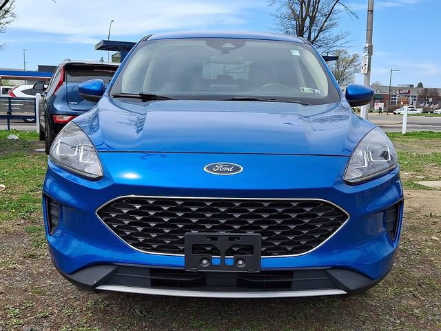 Used 2020 Ford Escape SE image 2