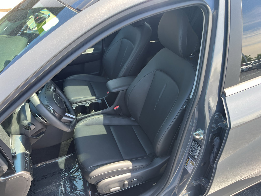 Used 2025 Hyundai Kona Limited AWD/4WD image 32