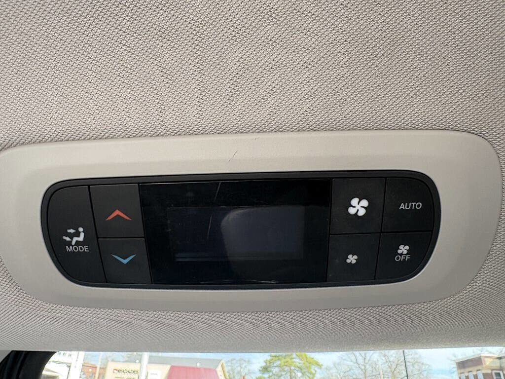 Used 2017 Chrysler Pacifica Touring-L image 34