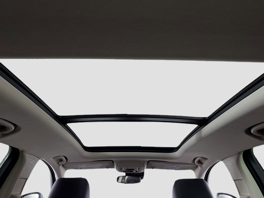 Used 2023 Buick Envision Essence w/ Sport Touring Package image 21