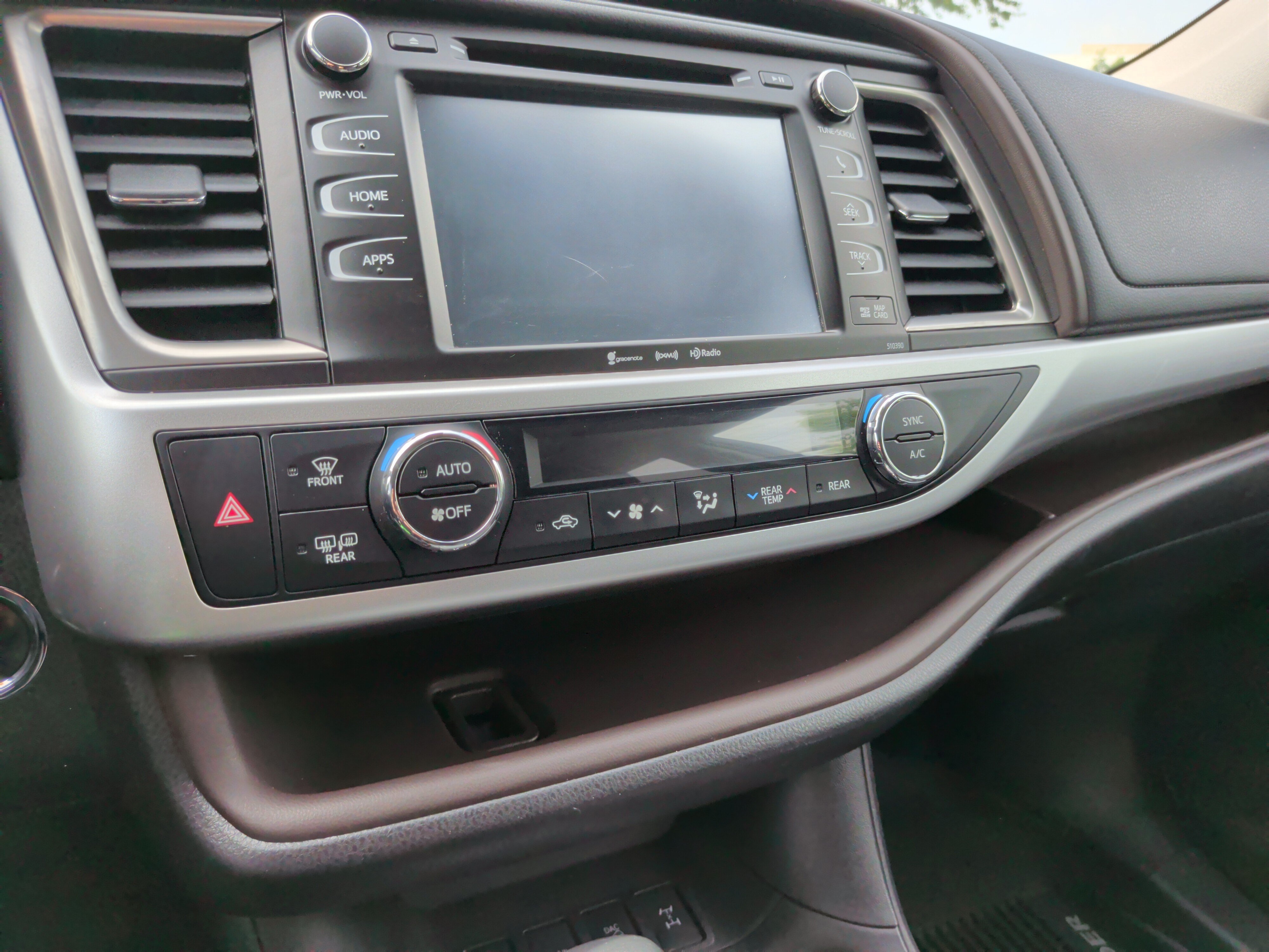Used 2019 Toyota Highlander XLE AWD/4WD image 19