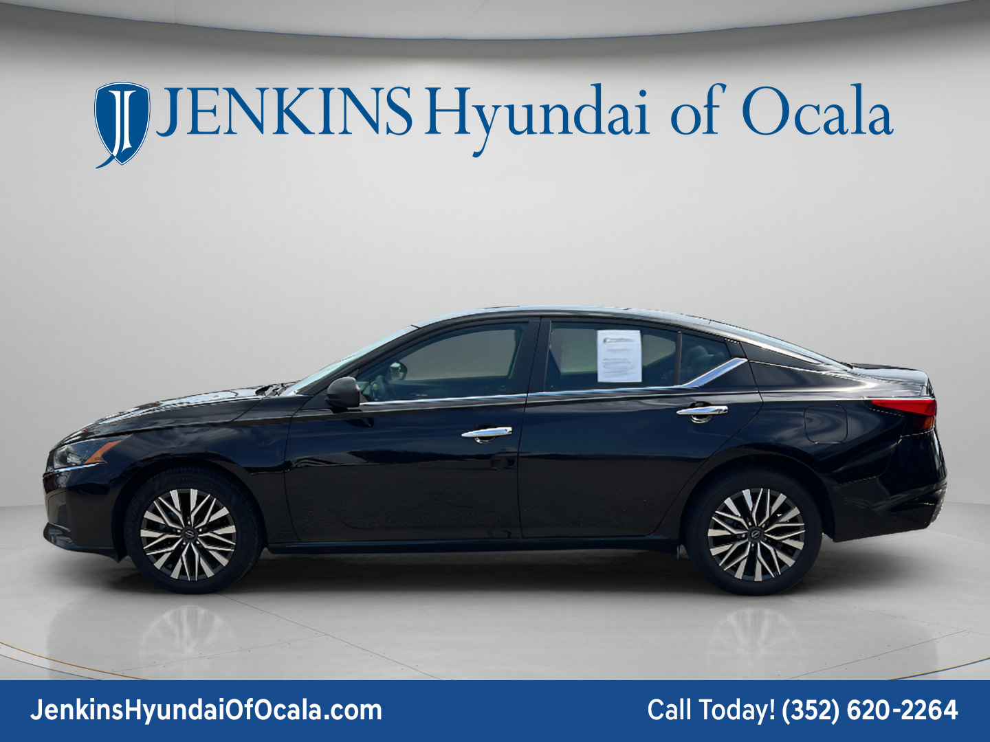 Used 2025 Nissan Altima 2.5 SV AWD/4WD image 6