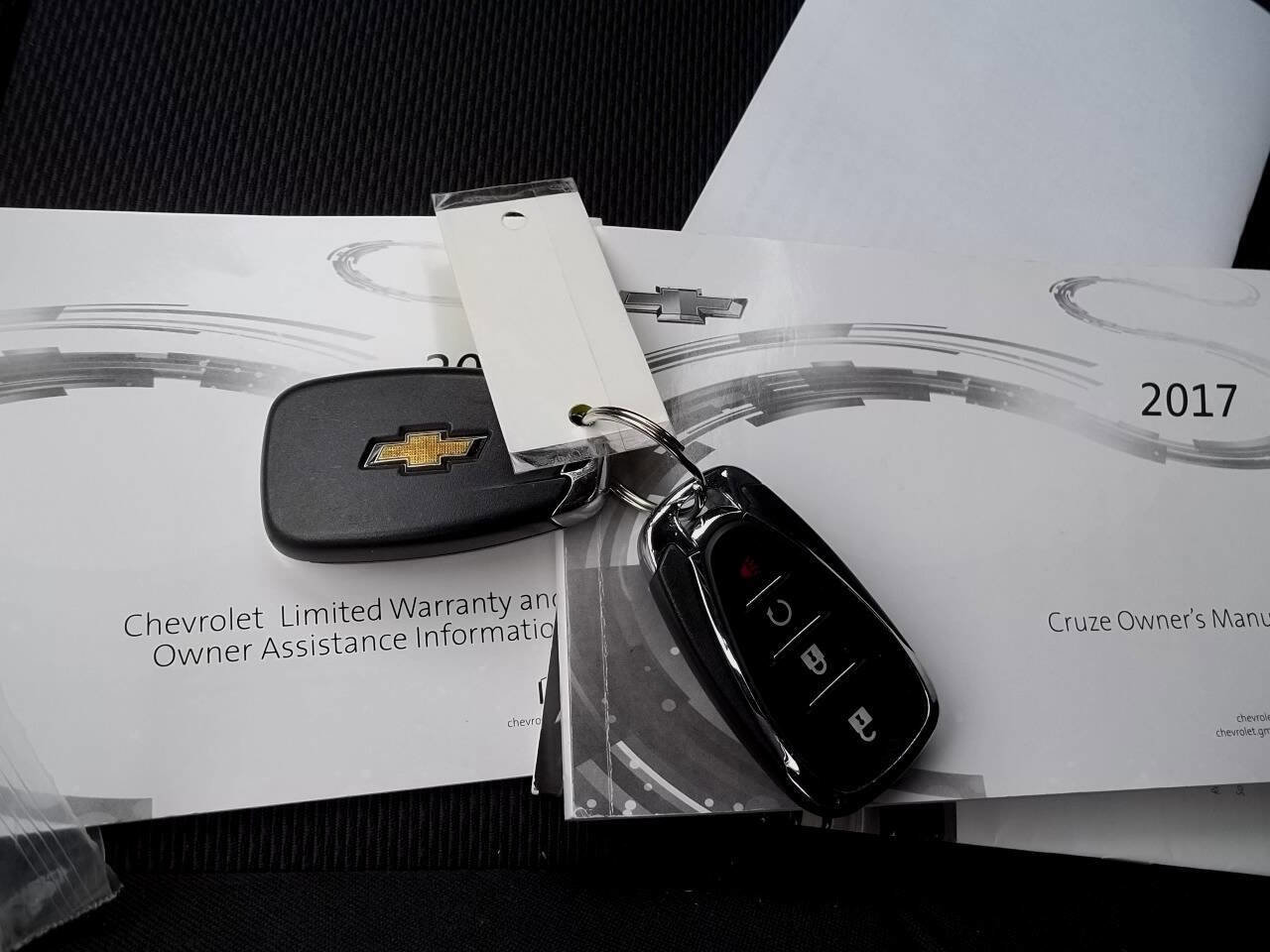 Used 2017 Chevrolet Cruze LT w/ Convenience Package image 27