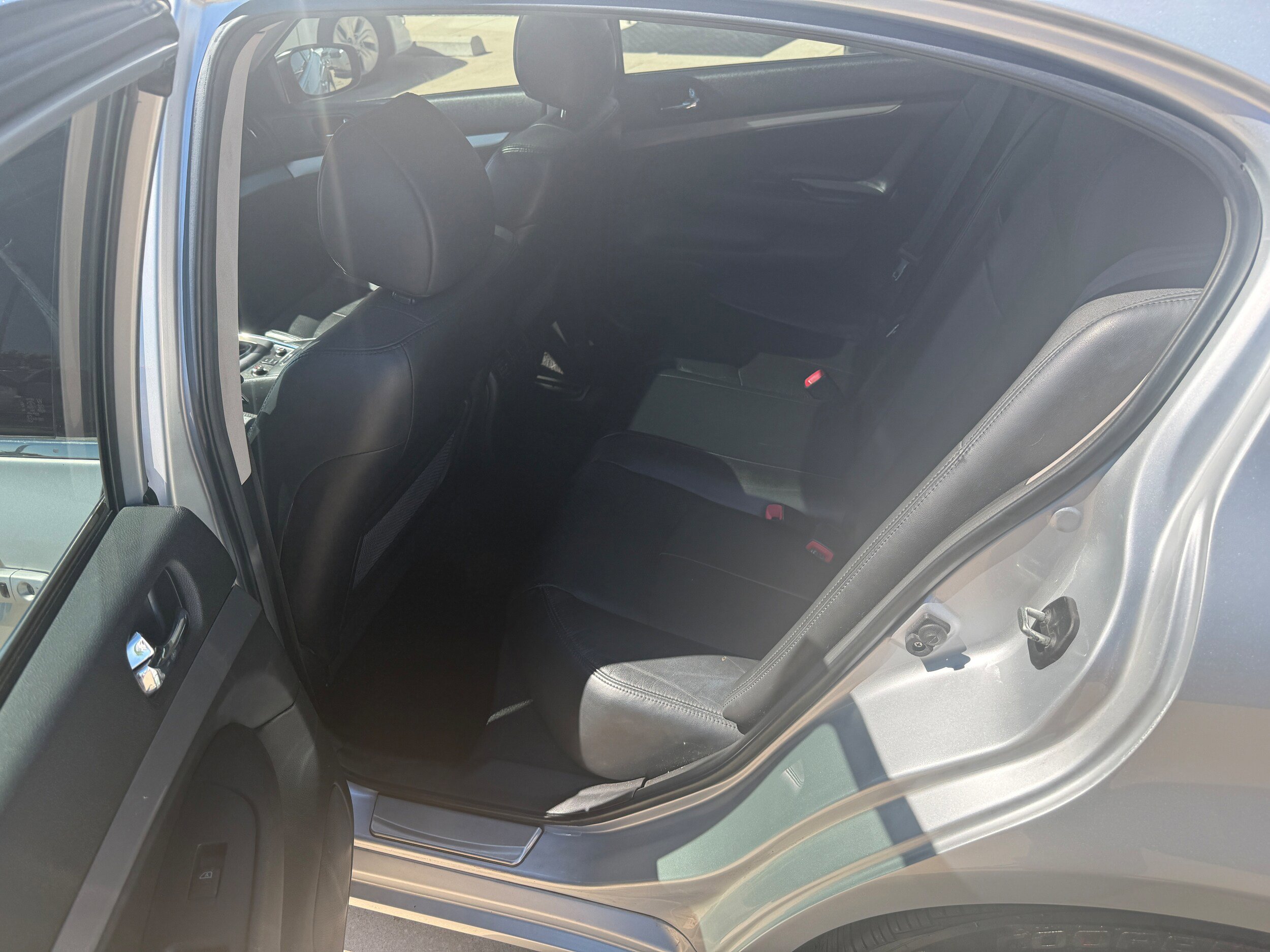 Used 2015 INFINITI Q40 AWD w/ Moonroof Package image 7
