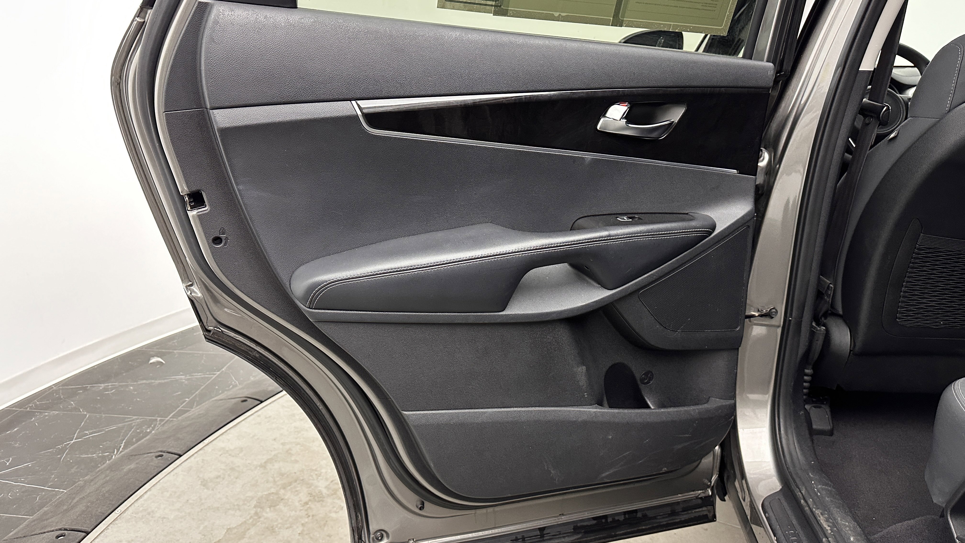 Used 2016 Kia Sorento LX image 21