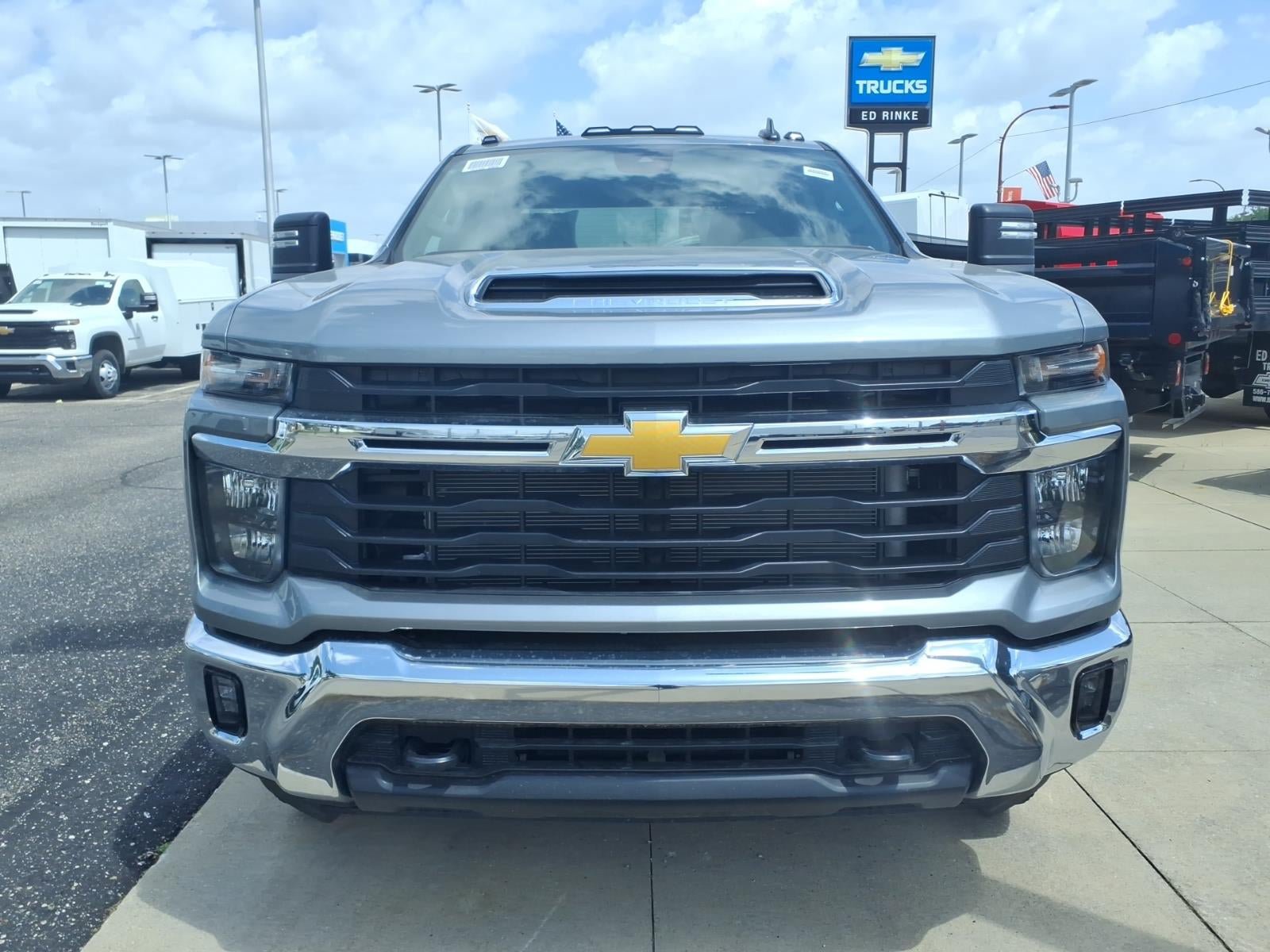 New 2026 Chevrolet Silverado 3500 LT w/ Convenience Package AWD/4WD image 2