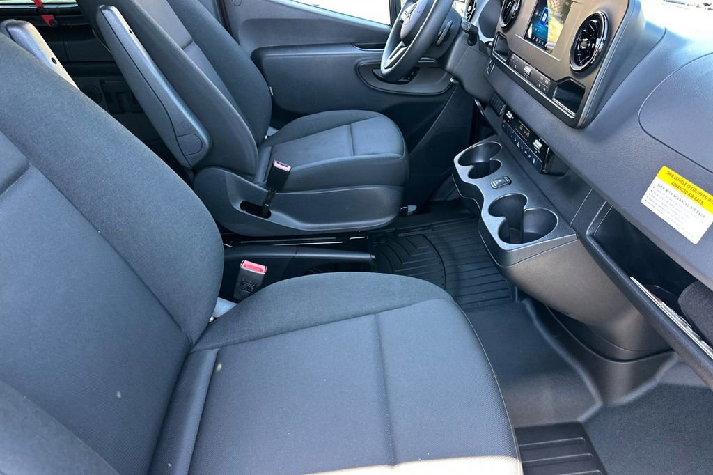 Used 2023 Mercedes-Benz Sprinter 2500 image 18