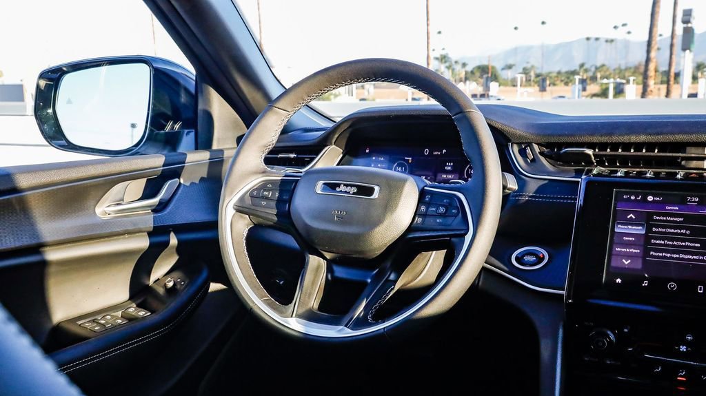 New 2025 Jeep Grand Cherokee L Altitude image 16