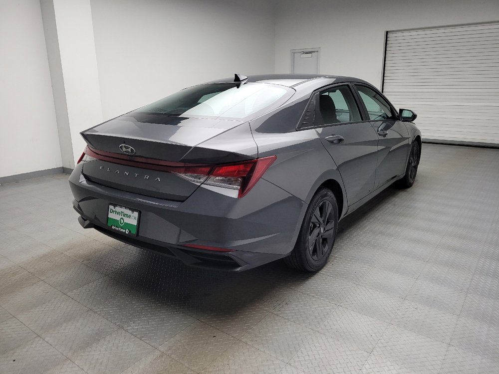 Used 2023 Hyundai Elantra SEL w/ Preferred Accessory Package FWD image 9