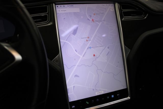 Used 2015 Tesla Model S 85 RWD image 15