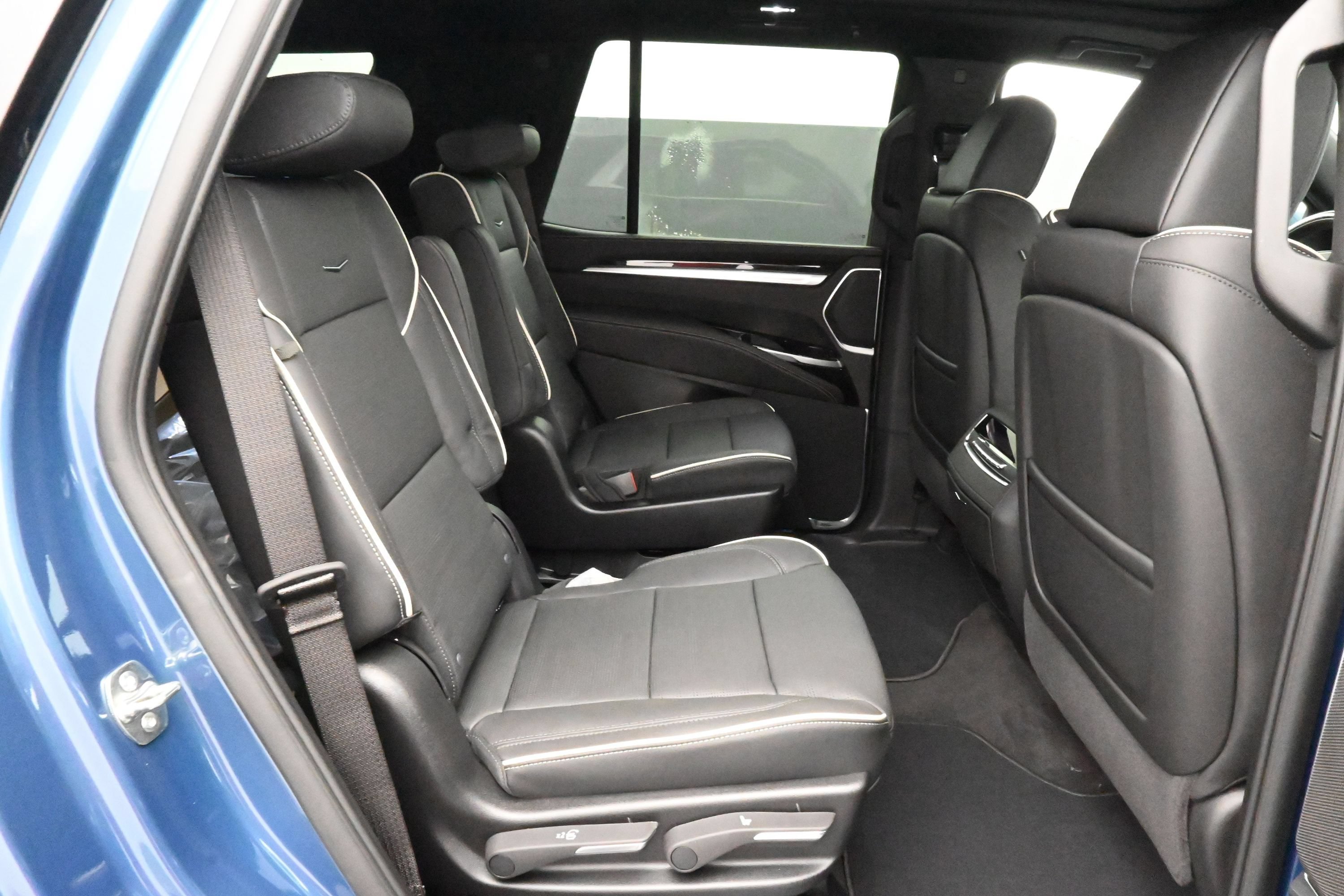 New 2026 Cadillac Escalade Luxury w/ Touring Package AWD/4WD image 12