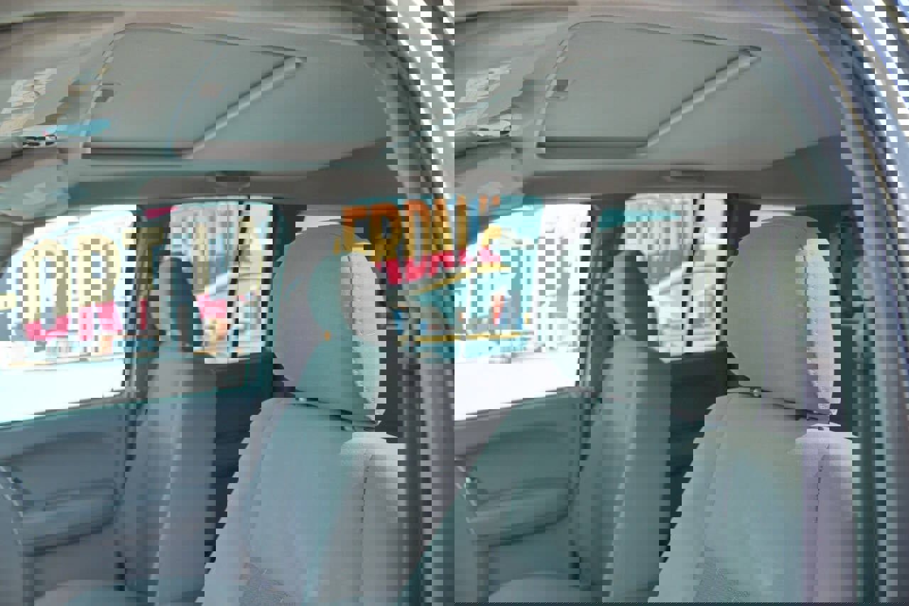 Used 2005 Jeep Liberty Limited image 20