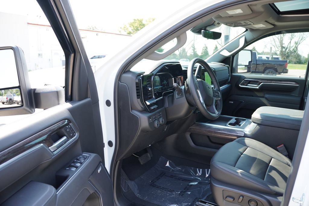 Certified 2025 Chevrolet Silverado 3500 LTZ w/ LTZ Plus Package AWD/4WD image 16